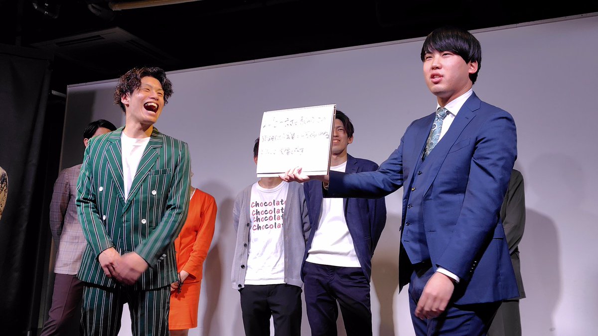 行ってきました😊
ネタもコーナーも楽しかったです(*^^*)
谷口くんの伊達メガネは思ってたのと違った😂あれはないwww
しょう子さんのフナムシは可愛かった(*´ω`*)
また開催されるならぜひ行きたいです🙋

#マジマジライブ