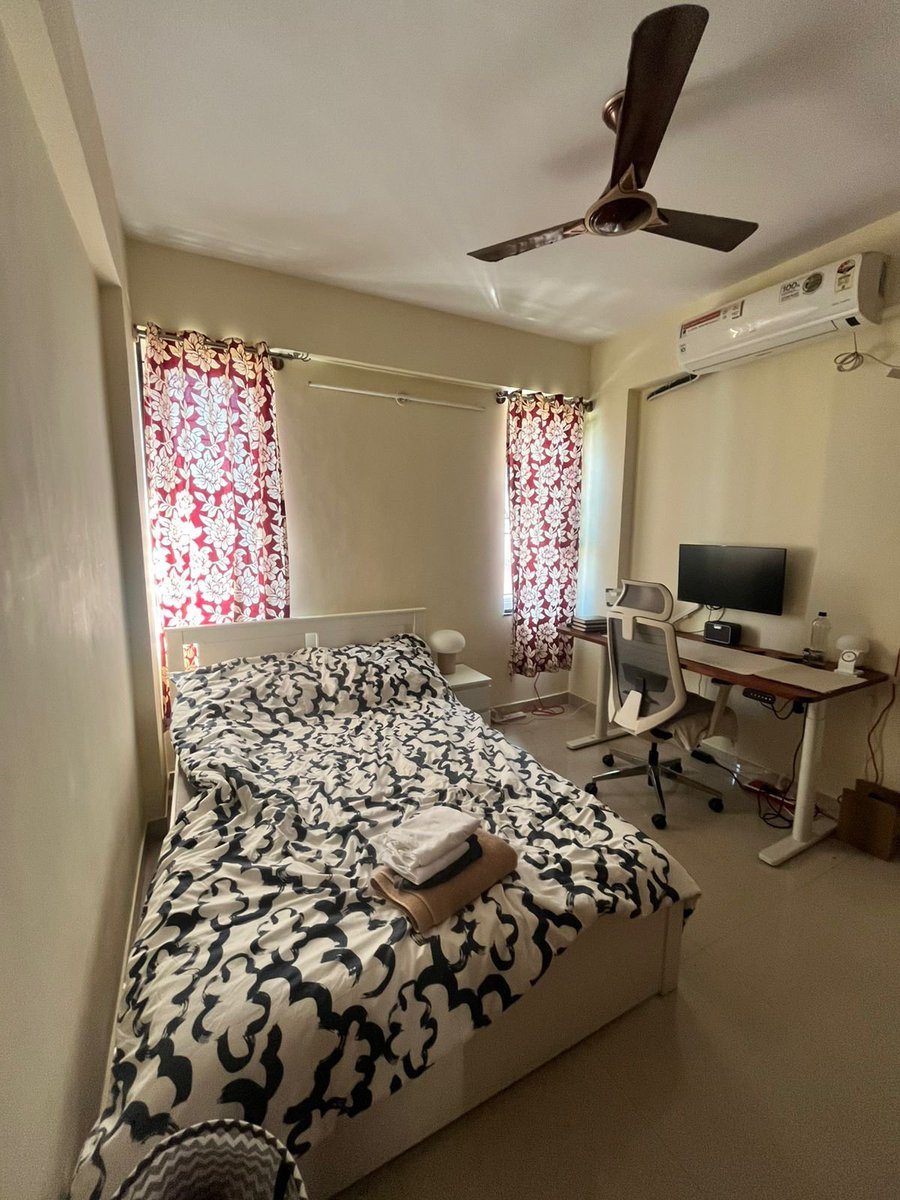 pranilke's tweet photo. Moving out of my 2BHK apartment in Indiranagar, near 100 ft (right behind Bob’s Bar) & looking for a replacement.
Individual room with attached bathroom, semi-furnished, great location, rent ~ 22.5k.
Please reach out if interested. March move-in. DMs Open

> Flat Amenities available : TV, Geyser, AC, Stove, Microwave, Cooking, Crockery, Light, Fans, Cupboards
> Building Amenities available : Power backup available / Lift available / Kaveri Water Supply / Good Security

@BangaloreRoomi @MIBangalore @fmrbangalore @twitrbnb