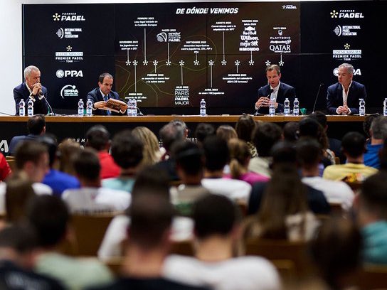 🎙️ya estamos en directo con @ElNegroPadel para analizar la actualidad del #padel mundial

El distanciamiento entre <a href="/premierpadel/">Premier Padel</a> y <a href="/ppa_padel/">PPA | Professional Padel Association</a> deja sin las primeras 5️⃣0️⃣ parejas masculinas, al primer torneo en España del calendario 
#GijonPremierPadelP2 

Que pasó de esta foto en