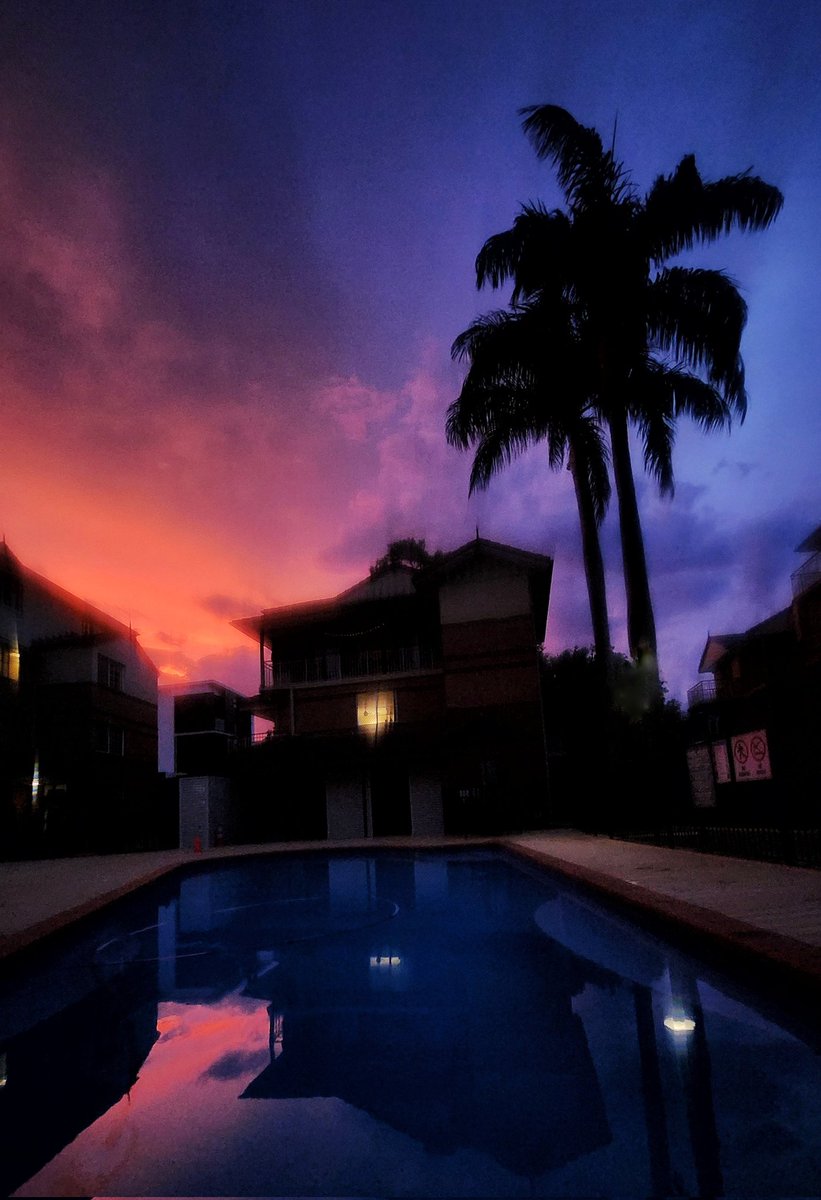 Ludges's tweet image. Home / Resort 🌄