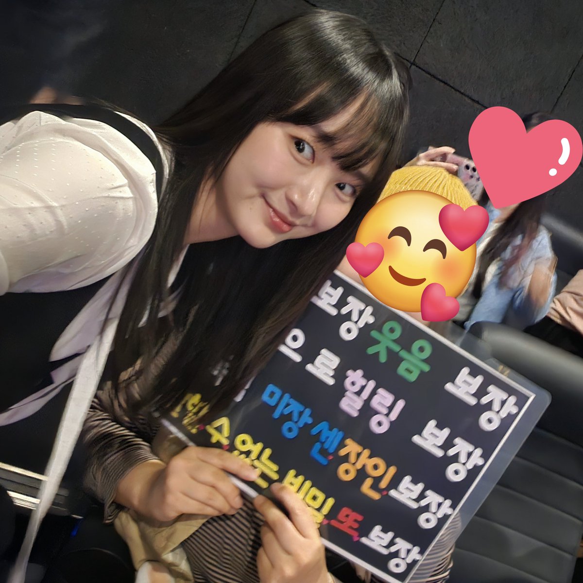 diobaragi's tweet image. 250215 말할수 없는 비밀 무대인사
오늘도 응원 🥰  
감동 보장🫠  웃음 보장 😄
음악으로 힐링 보장 🎶 
감독님 미장센 장인 보장 👍 
말할 수 없는 비밀 ❤️또❤️보장
#도경수 #원진아 #신예은 #말할수없는비밀 #말없비무인