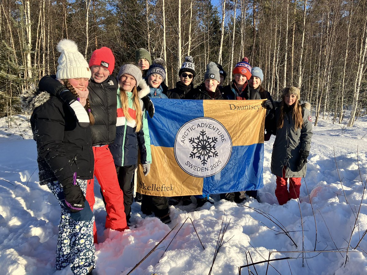 🇸🇪AA25 After missed flights and a much later arrival than expected, the Arctic Adventure 2025 is underway. It’s -8°C with fresh snow overnight and a lot of snowballs are being thrown!