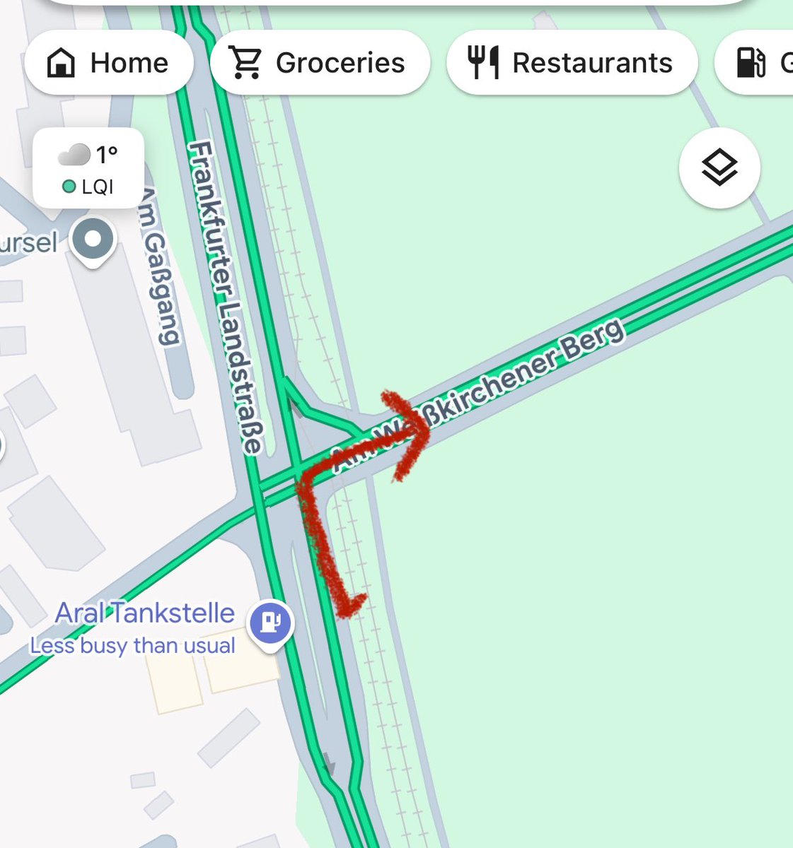 BommelJeroen's tweet photo. @RMVdialog @vgf_ffm Hi, could not find an email adres to notify, but the traffic light at this crossing did not function correctly this morning. A car could collide with a tram/train.  I have notified also the strassenambt. https://t.co/XHDvOSy3W5