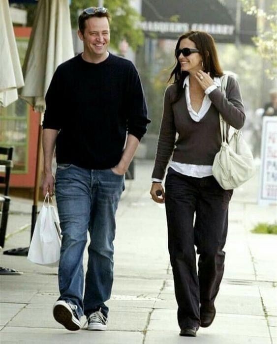 ChandlerBing_12's tweet photo. Matthew Perry and Courteney Cox out and about in LA, Early 2000s. https://t.co/YqTPqrPu9r