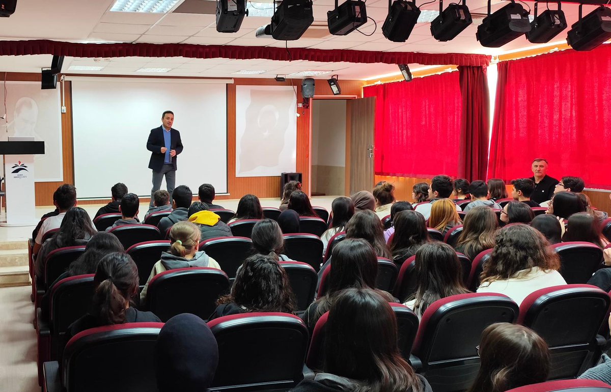 Bakanlığımızın 📌"Liselerde Bilim Uygulamaları" projesi kapsamında Mersin Üniversitesi Öğr. Gör. Sefa Sayın, 📍Anamur Şehit İbrahim Armut Fen Lisesi’nde öğrencilerle bir araya geldi.✨

✅Öğrencilerimizde bilimsel toplantılar yoluyla bilim, teknoloji, çevre, ekonomi, eğitim,