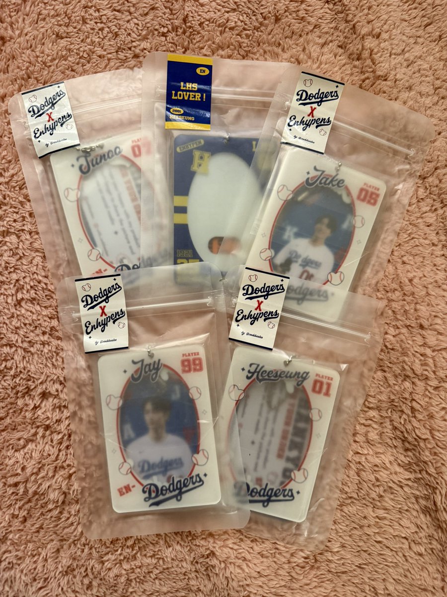 aenacarts's tweet photo. 💌 wts lfb random enhypen photocard holder

〰️ ₱300 ea
〰️ onhand
〰️ ready to ship
〰️ payo / 3 days dop

mine to claim https://t.co/TbjDJcdd0T