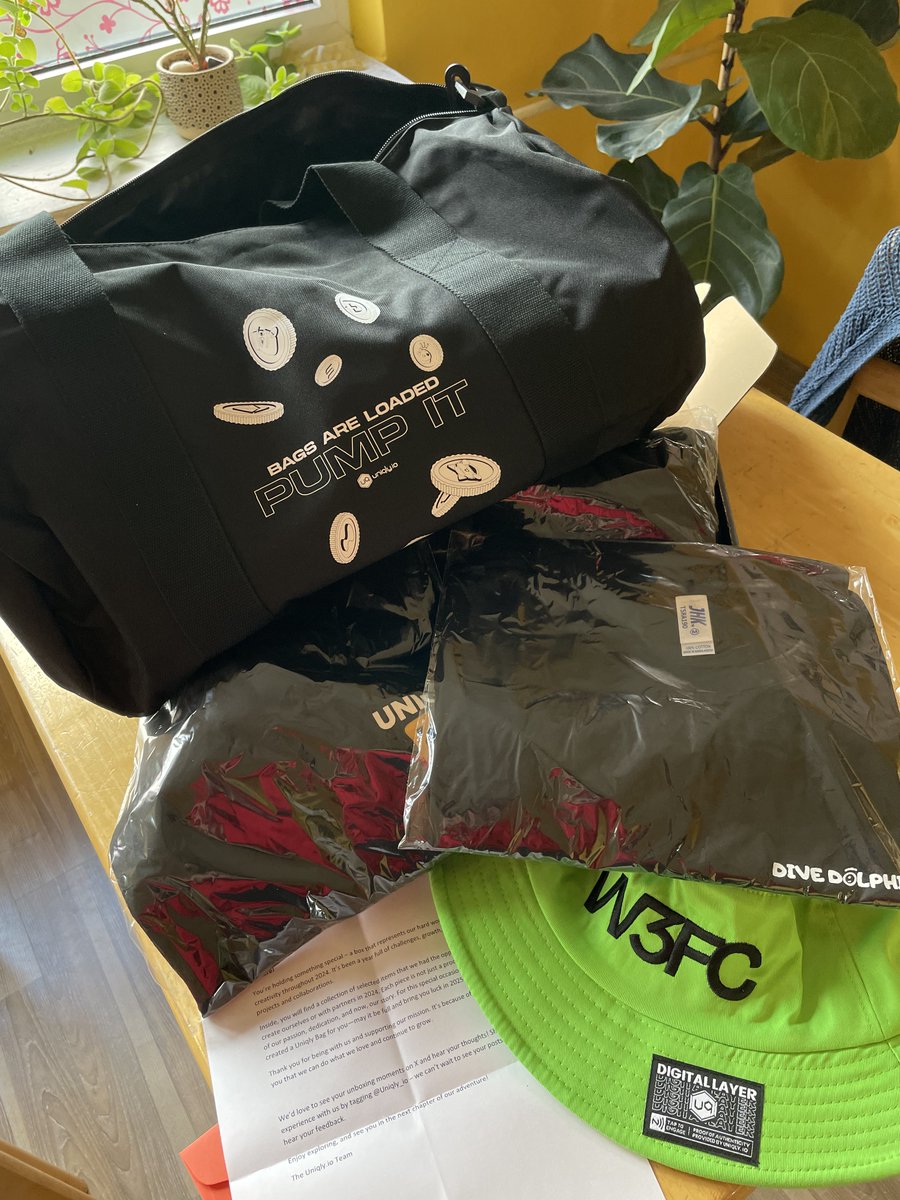mkuc14's tweet photo. Thanks Uniqly for the Christmas Box full of Phygitals! 🎁 Now I'll be heading to the gym with style ;) 
Keep up the great work! 🔥LFG

@Uniqly_io https://t.co/qpHj7vSpmK