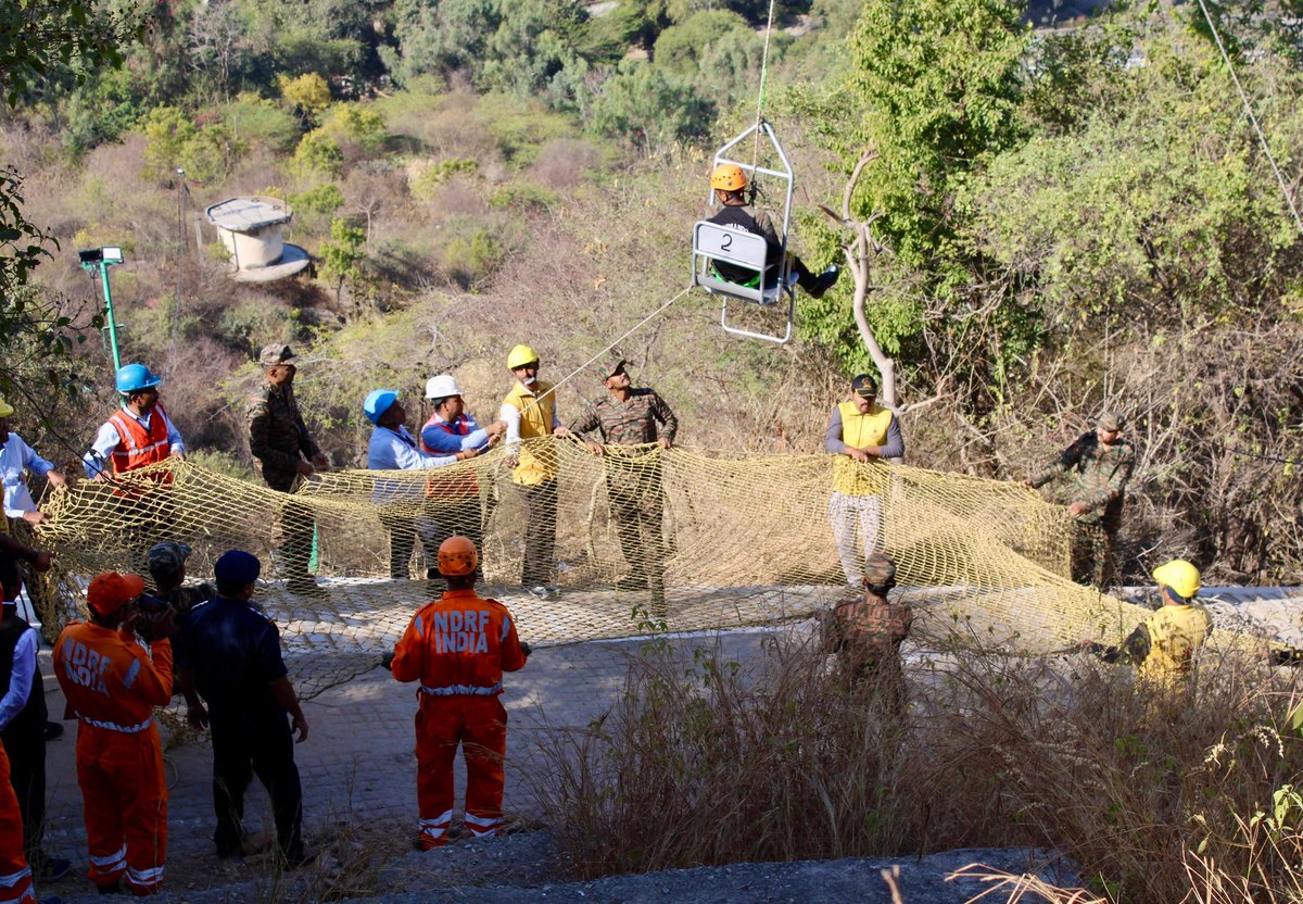 KonarkCorps's tweet photo. 'Civil Military Fusion'

#BattleAxeDivision alongside members from civil administration conducted a mock drill to rehearse rescue operations post a ropeway breakdown incident at #Udaipur. Reps from NDRF, SDRF &amp; State Police participated in the joint training.

@IaSouthern
@NDRFHQ https://t.co/NP77bPlT0u