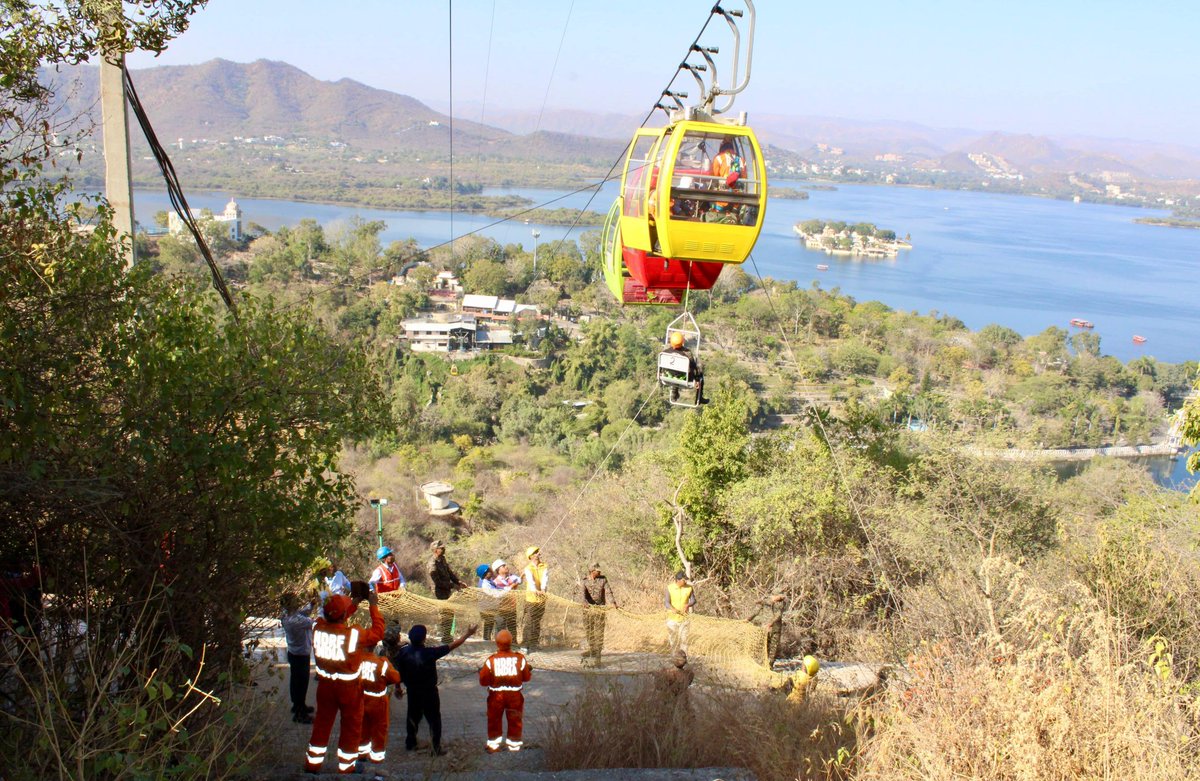 KonarkCorps's tweet photo. 'Civil Military Fusion'

#BattleAxeDivision alongside members from civil administration conducted a mock drill to rehearse rescue operations post a ropeway breakdown incident at #Udaipur. Reps from NDRF, SDRF &amp; State Police participated in the joint training.

@IaSouthern
@NDRFHQ https://t.co/NP77bPlT0u