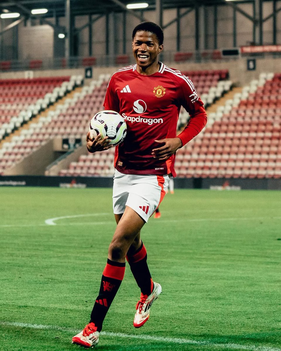 abu_asim0's tweet photo. حسب @NathSalt1
 تشيدو أوبي وجيمس سكانلون غير مشاركين في مباراة فريق تحت 18 عامًا اليوم ..
كلاهما يتدربان مع الفريق الأول ويتم النظر فيهما للحصول على مكان في تشكيلة الغد .. https://t.co/tvlD5XkDqV