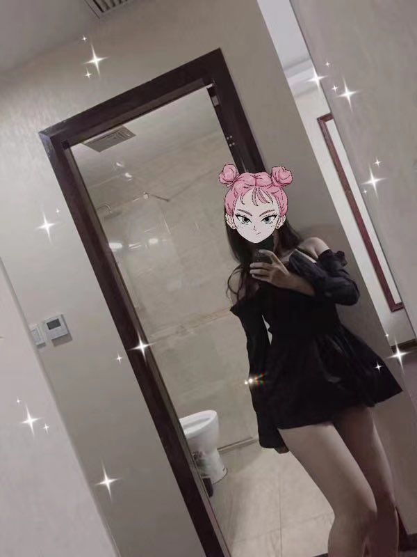 我问：感觉怎么样
单男：你老婆真润，很舒服