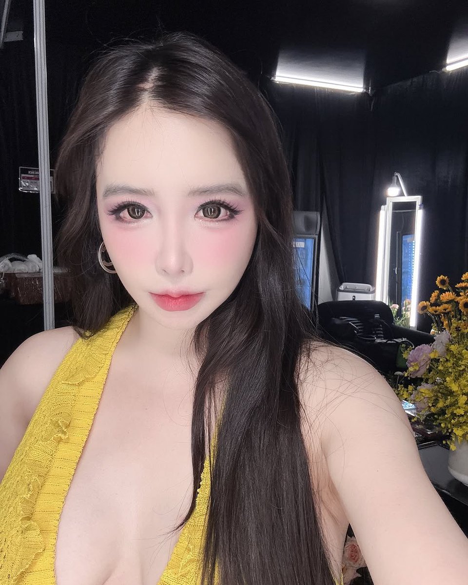 walrooroo's tweet photo. ELIZABETHHHHHH OMG https://t.co/hiHygazgHQ