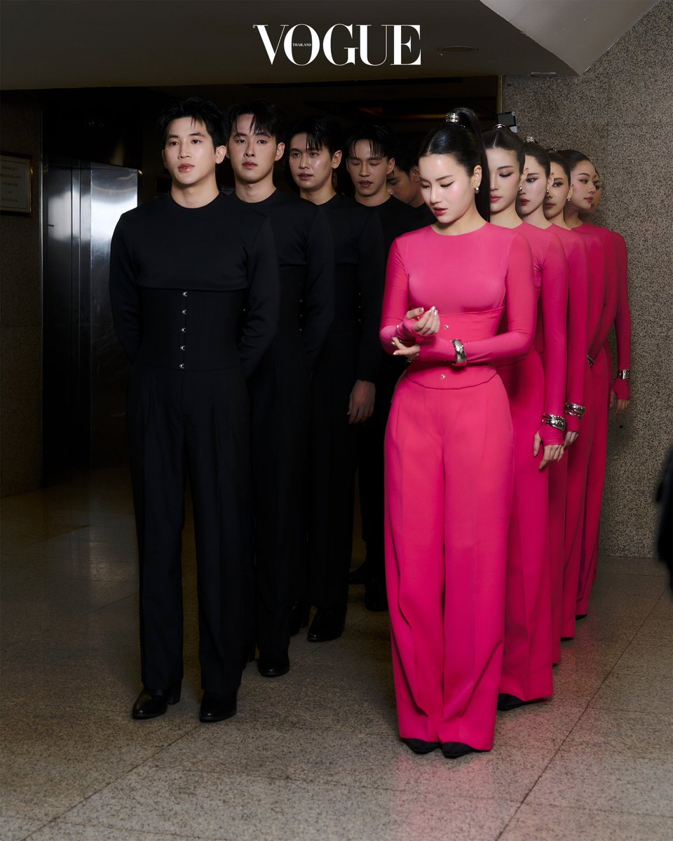 VogueThailand's tweet photo. #VogueExclusive เผยภาพชุดผู้นำเชียร์จุฬาฯ รุ่น 74 ช่วงระหว่างเตรียมตัวและเข้าสนามศุภฯ ในงานฟุตบอลประเพณีจุฬาฯ - ธรรมศาสตร์ ครั้งที่ 75 พร้อมนำเสนอลุคกะลาสี ดัดแปลงจากคอลเล็กชั่น Sirens & Sailors โดย POEM #ThaiDesignersAlert #tucuball75 #cucl74
เรื่องและภาพ: Nattanam W. https://t.co/DWiDG12Su6