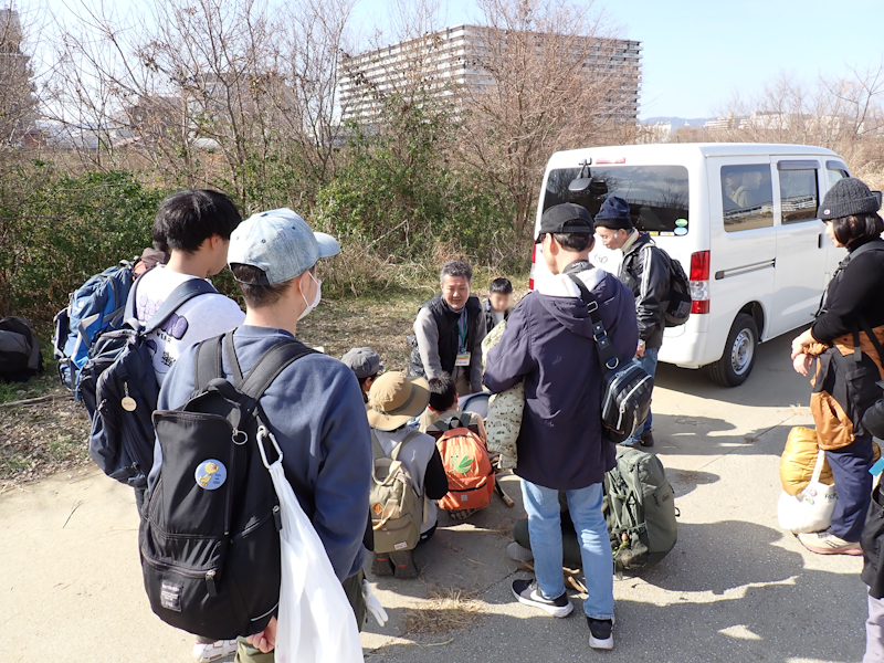 itakon_net's tweet image. 今日は、猪名川クリーン作戦で、伊丹各所の皆さんと、ごみ拾い、その後に、友の会のメンバーで河川敷で冬越し中の生き物を観察しました、暖かい良い日でした