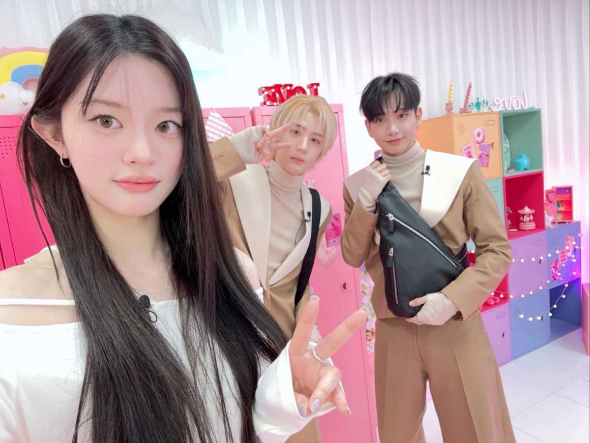 illitmnju's tweet photo. ⋆EP06 of Minju’s Pink Cabinet 

Had the recent heartthrobs of the who claim the 'I love you' words, please welcome Boys Next Door’s Leehan and Jaehyun to my cabinet corner. 

🖇️ https://t.co/rllY0JL1Os https://t.co/2ttLurRuy8