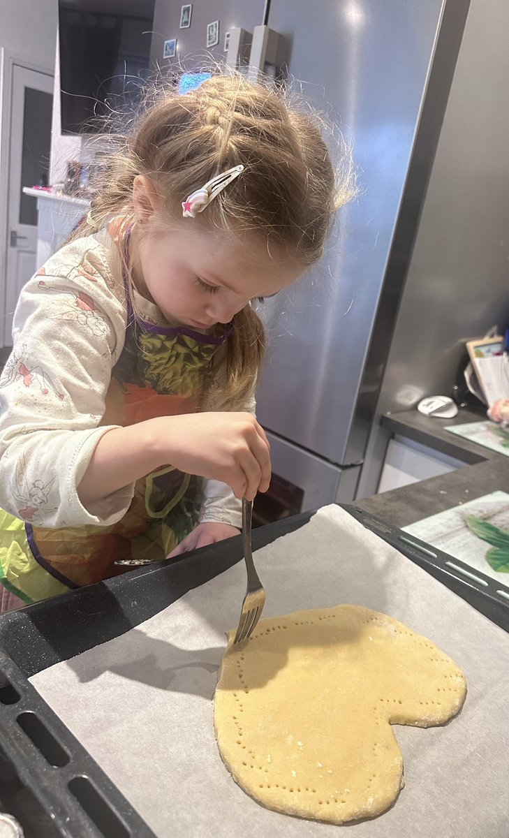 CPalaeva's tweet photo. @SouthfieldFS Happy Valentine's Day!

We invite everyone to our cookies) Elizabeth cooked with love) https://t.co/OLiBX5dKXg