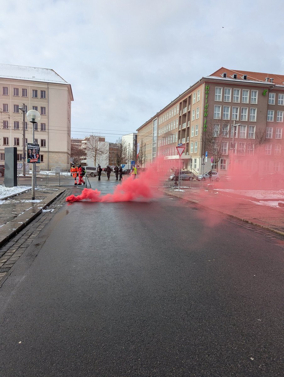 Erste Blockade Ostraallee Ecke Packhofstr. #dd1502 10:50