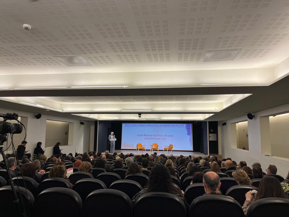 🗣️Avui participem en la XXXII Jornada de reflexió del Consell d'Educació de Catalunya. 

🙋🏽Des del CNJC compartirem la nostra experiència del projecte Eduparti, amb la convicció que l'educació en la participació en els instituts és imprescindible per enfortir l'associacionisme