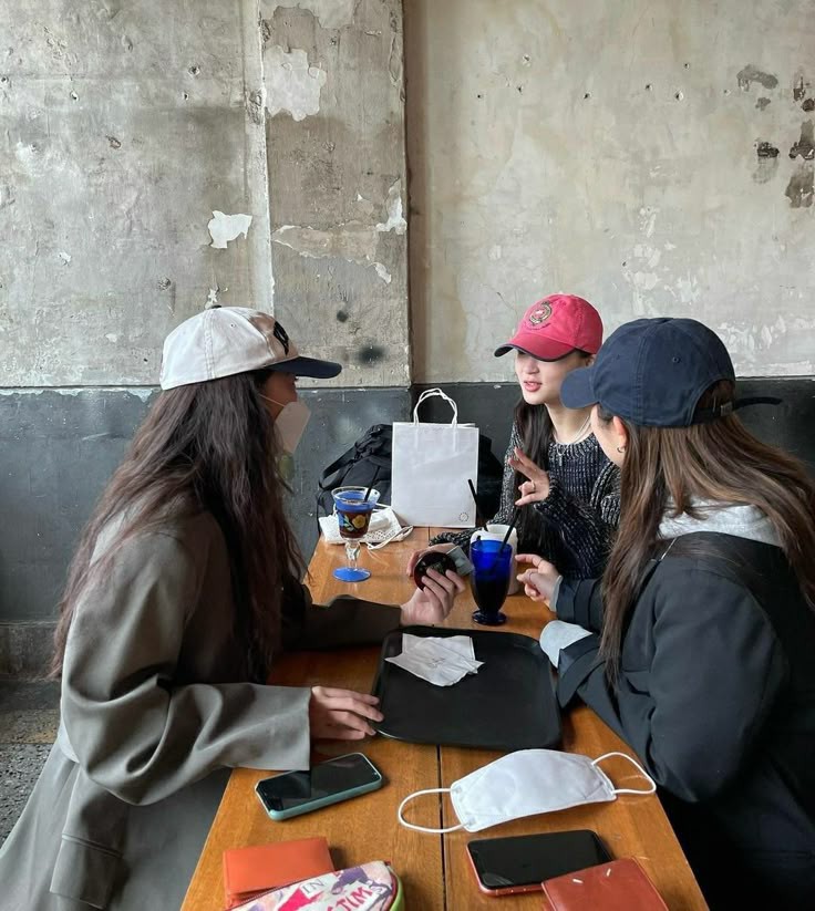 ujanerby's tweet photo. #latepost #lateupdate #Antrium_zen
Nyamperin @meuthiandr yang lagi sarapan dan lunch tadi siang bersama @rhelvane 🥺🤍 https://t.co/ybUsmonrH6