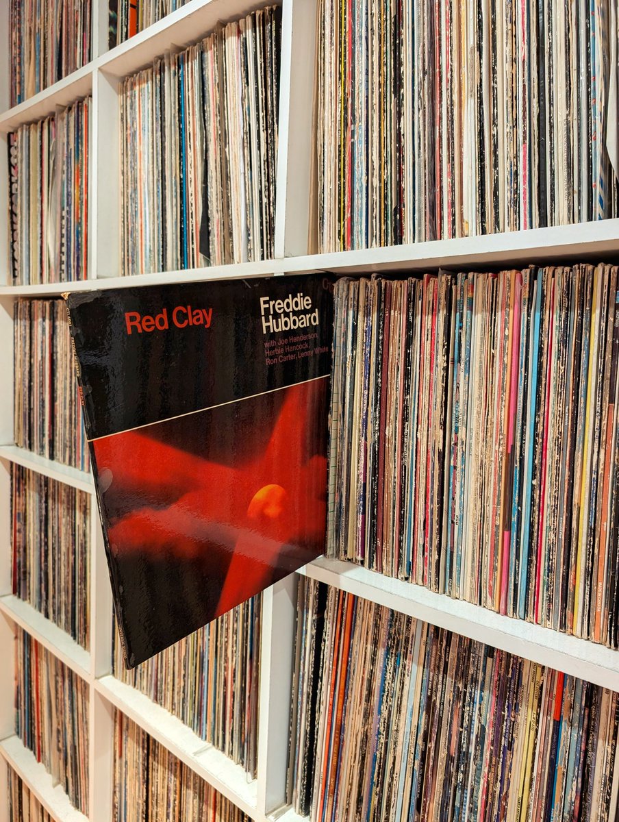 First Album on the Turntable today 🎶🎺

🎹 Herbie Hancock 
🎸 Ron Carter 
🥁 Lenny White 
🎷 Joe Henderson 

#vinylcollection  #vinyloftheday #vinylrecords #vinyldancefloor #vinylcollectionpost #vinyjazz #vinylcommunity
#vinyllover #vinylart  #jazz #jazzmusic #jazzvinyl