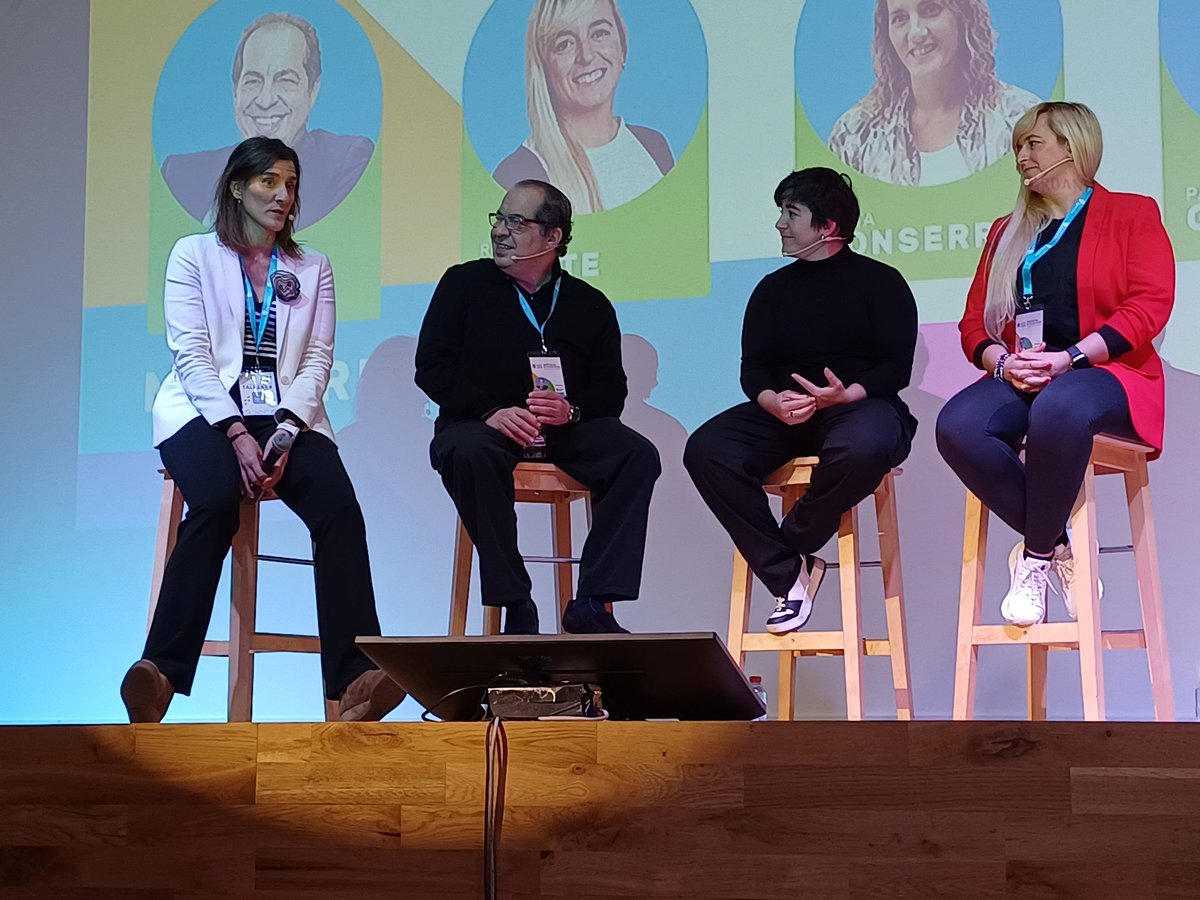 CuadernosP's tweet photo. #VIJornadasEQAP #InspiringDifferences #InnovaciónEducativa #EQAp2025 @trilemaedu @juancarcubeiro @PGR_RUGBY @rosaliarte #MartaMontserrat: "la tarea pendiente, como equipos docentes, es saber observar a nuestro alumnado y saber qué queremos mirar"@Red_EQAp @trilemaedu https://t.co/vEafYMWyxk