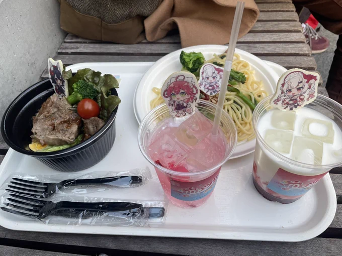 1日に2つのコラボカフェを堪能する男 