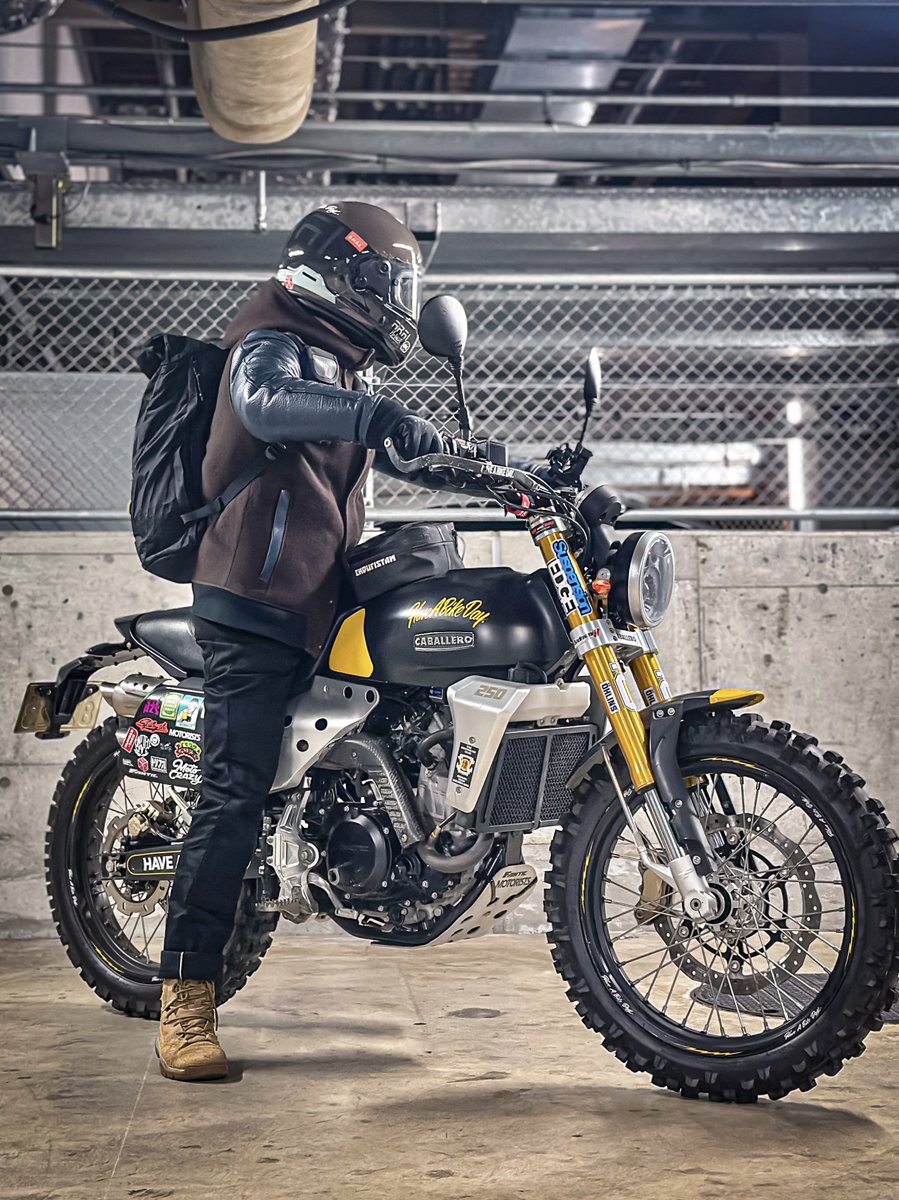 nobtree's tweet photo. HAVE A BIKE DAY.
🏍#FANTIC #CABALLERO
🪖#AraiHelmet #RapideNeoReact
🧥#RoarsOriginal #StadiumJumper
🎒#ChromeIndustries #yalta3
👖#GERUGA #paddeddenimpants
👟#nike #sfb
🧤#100percent
🏷️#HaveABikeDay. https://t.co/leKN9vAuJB