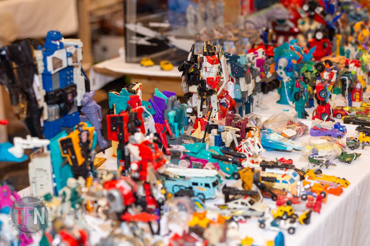 It's Saturday morning here in the UK and those TFNational's lucky enough not to be working, should already be up and about. More than a few of you will be on the hunt for toys no doubt.

What are you hoping to find this weekend?

#Transformers #TFNation