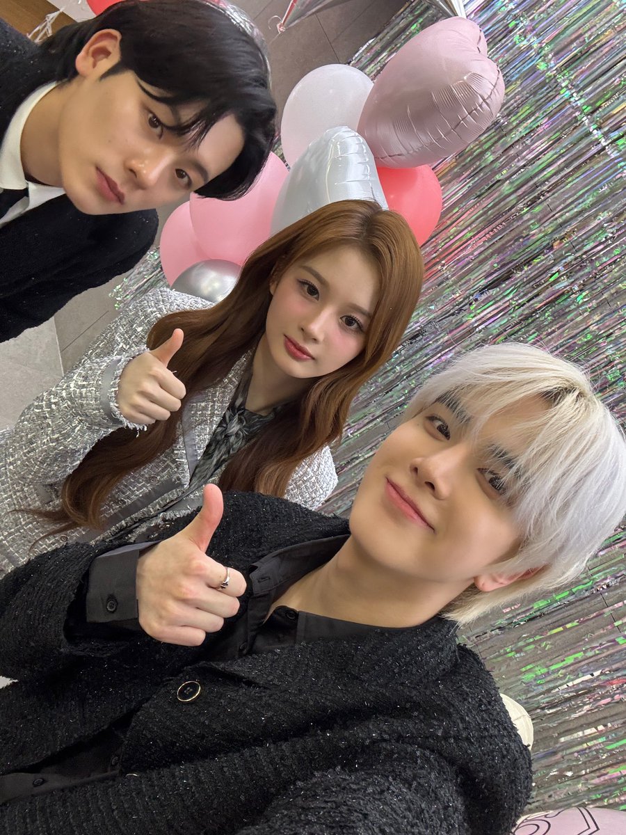 [📸] MBC 쇼! #음악중심

673일간 토요일을 행복하게 해준 MC 설윤🐰ྀི
아낌없는 사랑을 보내주신 엔써 감사합니다♡‧₊˚

매주 완벽한 케미를 보여준 우리의 ˚ʚ빵토리ɞ˚
영훈&amp;정하 선배님도 감사합니다☺️

#NMIXX #엔믹스
#설윤 #SULLYOON