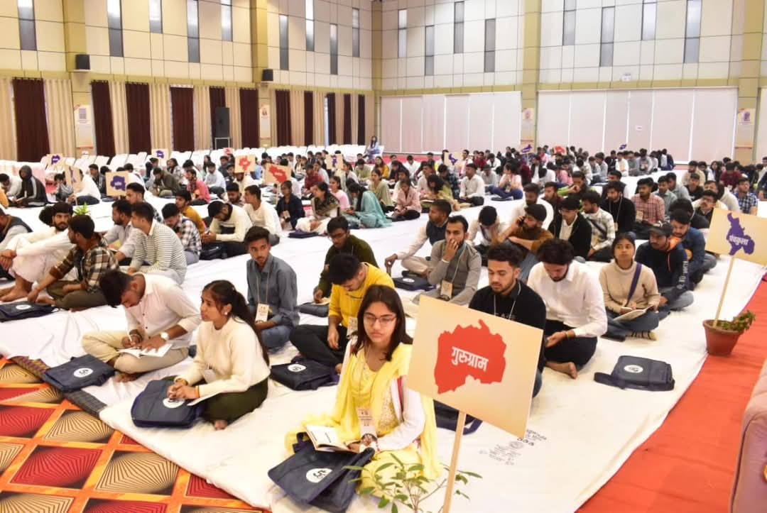 अभाविप हरियाणा प्रांत के 56वें प्रांत अधिवेशन के भाषण क्रमांक-1 'राष्ट्र निर्माण में परिषद की भूमिका' विषय पर प्रांतभर की युवा तरुणाई को संबोधित करती हुईं अभाविप की अखिल भारतीय छात्रा कार्य प्रमुख,डॉ. मनु कटारिया जी।

#HaryanaAbvp #56thABVPHRConf
