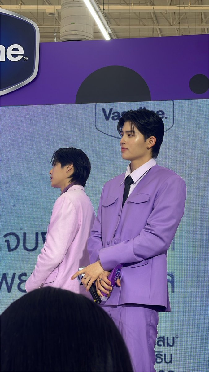 ITU YANG BESAR BODYGUARD NYA YA??