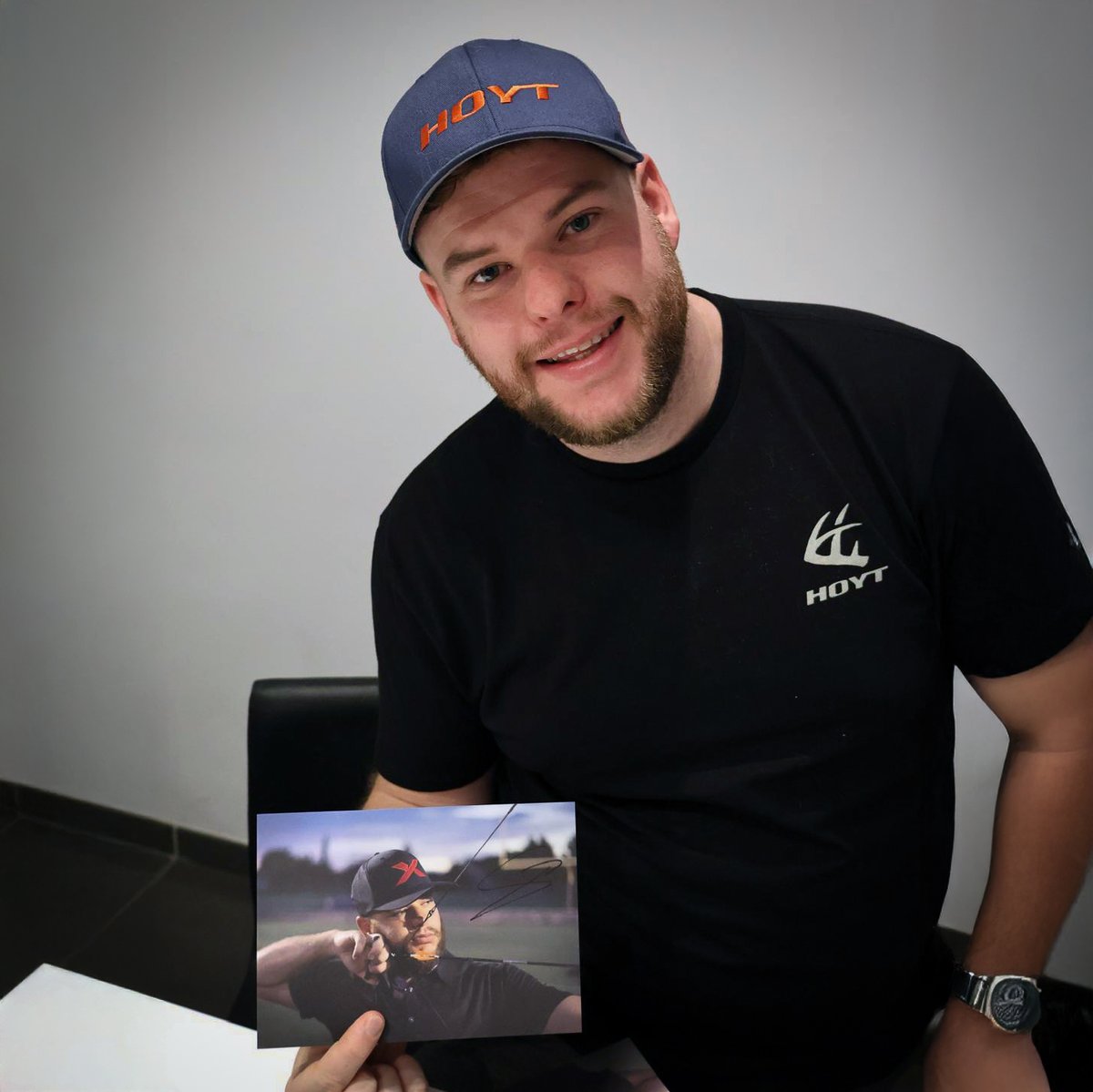 🔥 FREE Signed Card from Mr. Perfect! 🎯

Order any Shorty or Vortex Cut arrow wraps—Mike Schloesser’s wrap cut of choice—and we’ll include a FREE autographed signature card from “Mr. Perfect” Mike Schloesser! 💥  

Custommadewraps.com