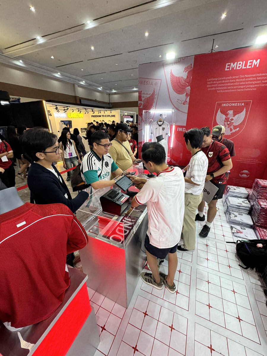 V24FS's tweet image. Fomo-fomoan di Jakarta Sneakers Day

@Officialkjti @Jerseyforum @firzieidris