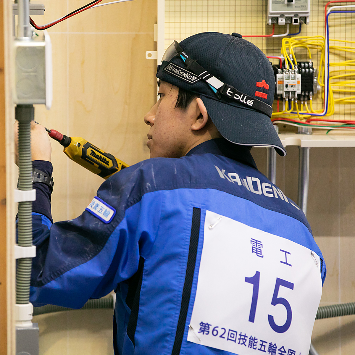 東日本大震災一次、三次　技能五輪 第62回技能五輪全国大会「電工」職種 4/11