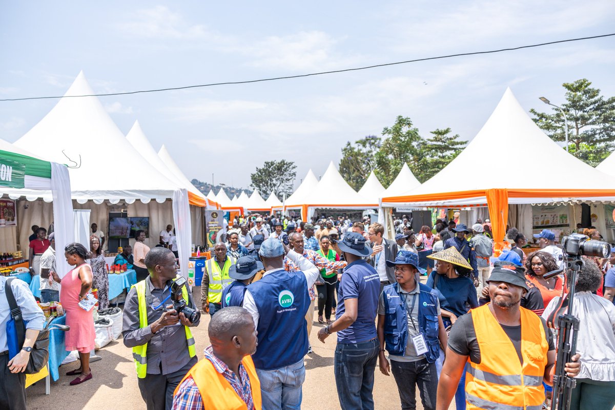 AVSI Foundation Uganda (@avsiuganda) on Twitter photo 🚜 "Farm intentionally with economics in mind!" – Hon. Min. <a href="/FrankTumwebazek/">Frank K Tumwebaze,MP: Isaiah 41: 11</a> at the launch of #TheHarvestMoneyExpo2025! 🇳🇱🇺🇬 He explored exhibitor stalls, witnessing innovative agri-products #YouthEmployment! 🌱💡 <a href="/MAAIF_Uganda/">MAAIF 🇺🇬</a> <a href="/NLinUganda/">Embassy of the Netherlands in Uganda</a> <a href="/FondazioneAVSI/">Fondazione AVSI</a> <a href="/newvisionwire/">The New Vision</a> <a href="/nyamadon/">Don Wanyama</a> 🚜 "Farm intentionally with economics in mind!" – Hon. Min. <a href="/FrankTumwebazek/">Frank K Tumwebaze,MP: Isaiah 41: 11</a> at the launch of #TheHarvestMoneyExpo2025! 🇳🇱🇺🇬 He explored exhibitor stalls, witnessing innovative agri-products #YouthEmployment! 🌱💡 <a href="/MAAIF_Uganda/">MAAIF 🇺🇬</a> <a href="/NLinUganda/">Embassy of the Netherlands in Uganda</a> <a href="/FondazioneAVSI/">Fondazione AVSI</a> <a href="/newvisionwire/">The New Vision</a> <a href="/nyamadon/">Don Wanyama</a>