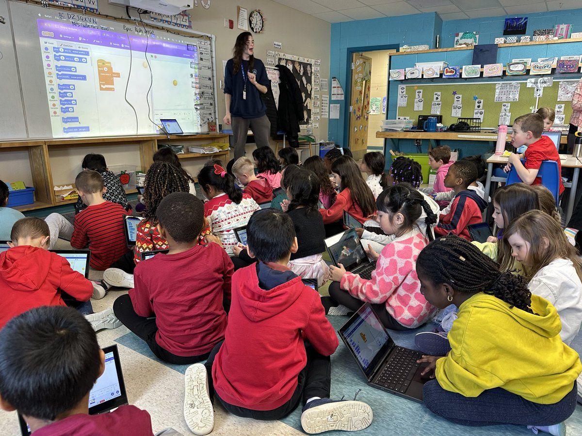 MrsCiampaClass's tweet image. Thrilled to welcome @virtualventures to explore magical matter with us using @scratch code. We worked with our grade 2 friends to explore the behaviour between solids, liquids and gas. @StEmilyOCSB #ocsbScience #ocsbCodes