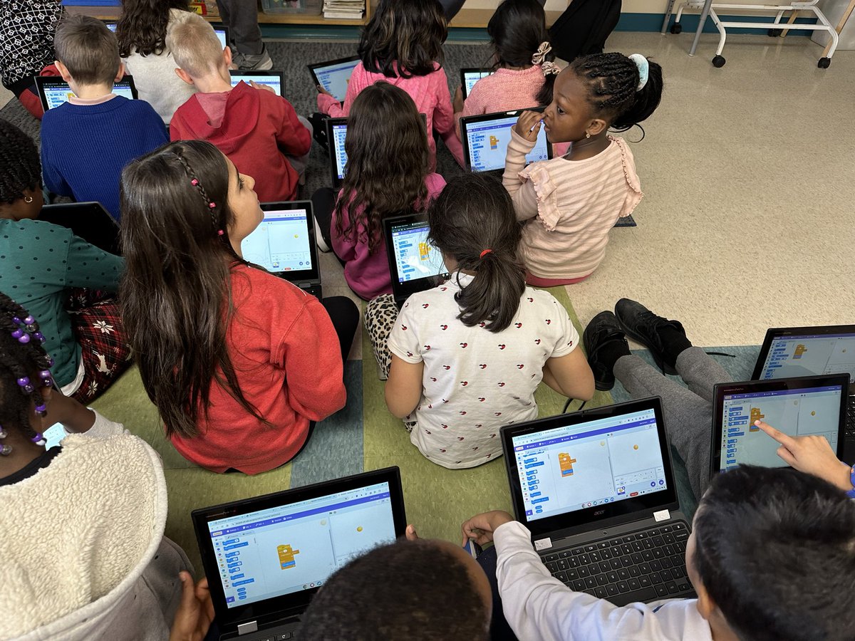 MrsCiampaClass's tweet image. Thrilled to welcome @virtualventures to explore magical matter with us using @scratch code. We worked with our grade 2 friends to explore the behaviour between solids, liquids and gas. @StEmilyOCSB #ocsbScience #ocsbCodes