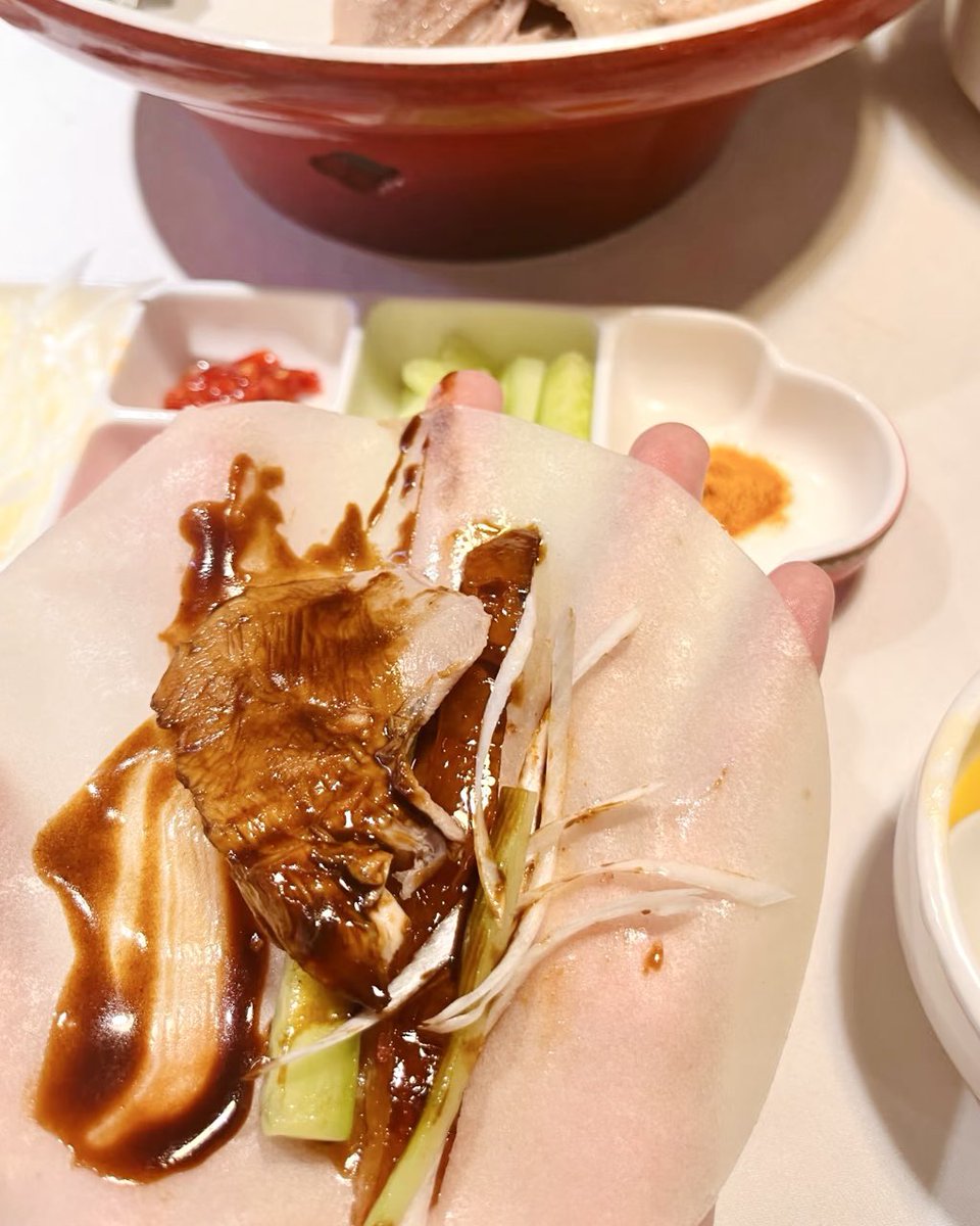 nono11768's tweet photo. Soooooo delicious!
#HappyValentinesDay #Beijingduck https://t.co/e9ULBt1pq8