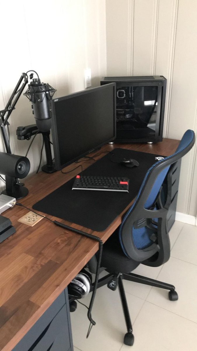 GM everyone, were doin the podcast today, should go real smooth. Hope you all have a great weekend :D