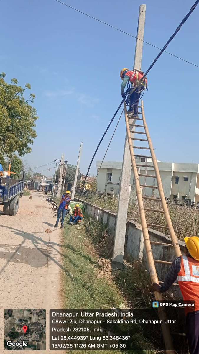 puvvnlchandauli's tweet image. आज दिनांक 15/02/2025 जनपद चंदौली विoविoखंo- सकलडीहा में धानापुर उपकेंद्र के अंतर्गत विद्युत व्यवस्था को बेहतर बनाने के लिए #RDSS योजना के तहत विद्युत् #abcable  लगाया गया, जिससे उपभोक्ताओं को विद्युत आपूर्ति सुचारू रूप से प्राप्त हो सके l @EMofficeUP @UPPCLLKO @dmchandauli