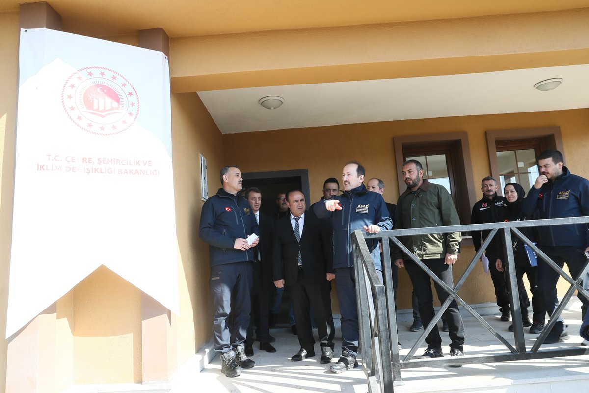 📍 Kahramanmaraş, Güzelyurt Köyü’ndeyiz.

#AFAD Başkanımız Vali Sn.Ali Hamza Pehlivan, bölge mimarisi ve depremzede vatandaşlarımızın ihtiyaçları dikkate alınarak inşa edilen köy evlerinde incelemelere bulundu.

🏡 Toplam 1️⃣9️⃣5️⃣ konuttan oluşan alanda yürütülen çalışmalarda sona