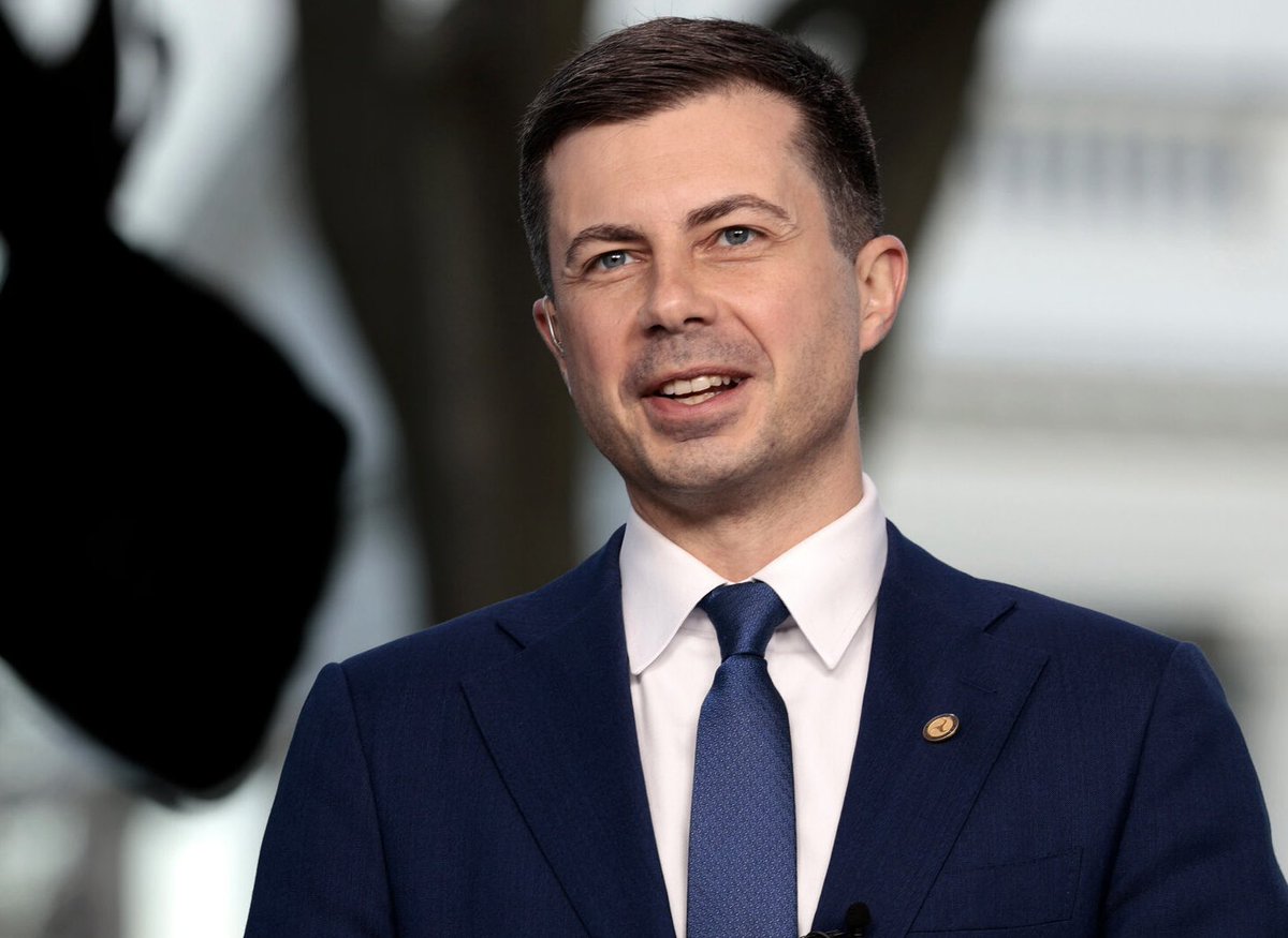Even Worse Incompetence

Pete Buttigieg: “They accidentally fired, then apparently today un-fired, hundreds of the people who manage America's nuclear weapons.”

Drop a 💙 for Pete