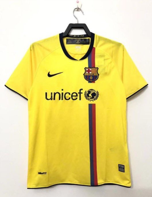 LACASADELCULER's tweet photo. ⚠️ATENCIÓN⚠️

🎉 En el programa de hoy vamos a hacer un #SORTEO de 1 camiseta a elegir de CUALQUIER temporada del #Barça en especial de #SanValentín!

Para participar hay que cumplir los siguientes requisitos:

- Dale RT y MG al tweet ❤️
- Sigue a 
@futbolezco y a @LaCasaDelCuler
 ✍️
- *OPCIONAL* Mencionar a un amigo (doble participación)

Haremos el sorteo durante el directo en nuestro canal de #twitch 📺

https://t.co/BnUvYQpdhV
