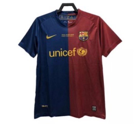LACASADELCULER's tweet photo. ⚠️ATENCIÓN⚠️

🎉 En el programa de hoy vamos a hacer un #SORTEO de 1 camiseta a elegir de CUALQUIER temporada del #Barça en especial de #SanValentín!

Para participar hay que cumplir los siguientes requisitos:

- Dale RT y MG al tweet ❤️
- Sigue a 
@futbolezco y a @LaCasaDelCuler
 ✍️
- *OPCIONAL* Mencionar a un amigo (doble participación)

Haremos el sorteo durante el directo en nuestro canal de #twitch 📺

https://t.co/BnUvYQpdhV