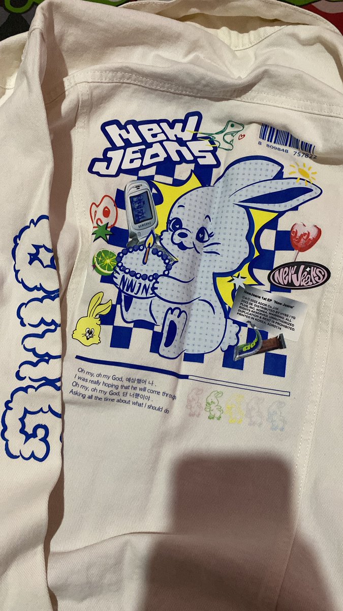 cloudeyss's tweet image. WTS WTB Preloved 
NewJeans Denim Jacket by @YeoboseyoId 149K 
🧺Size M 
🧺White
belum pernah pake sama sekali
📦🍊Via tokren 
#NewJeans_is_Everywhere #NJZ_REDEBUT #NJZ #WTs  #preloved #zonauangᅠ  #zonajajan  @newjeans_loop @newjeansnews_