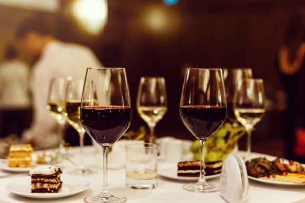 HosteleriaMad's tweet photo. 🤓👩🏻💻 Curso de maridaje plato-vino, y gestión de bodega y #destilados🥃
✅ Online
✅ Avalado por Hostelería Madrid
🔗https://t.co/d8fqwM95iL
Con esta formación de @CampusCEHE cumplirás con la obligación del #ConveniodeHostelería
#soycamarero #horeca #pymes #destilamad #sumiller https://t.co/FqiCiQ5mcW
