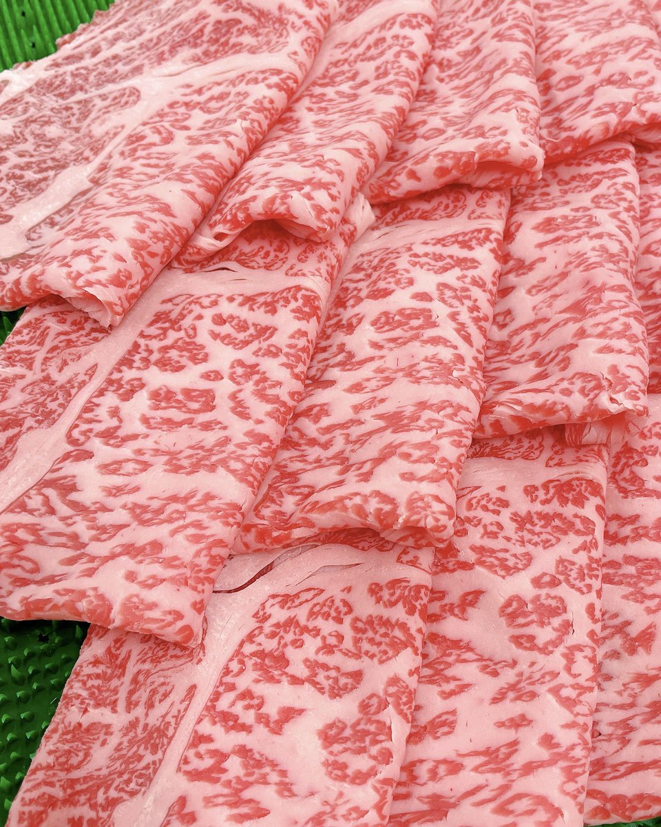 こんばんは🌙
JAのお肉屋さん大町店です！

明日は第３日曜日〜♫
とれたて元気市店頭にて
【 ガラポン大抽選会 】開催🎊

JAのお肉屋さんからの
明日の賞品は…
【 大盛り 】すき焼き用など６点😳
他にも用意しています✨

無くなり次第終了なので
お早めにご来店ください👍

#広島県産 
#広島市