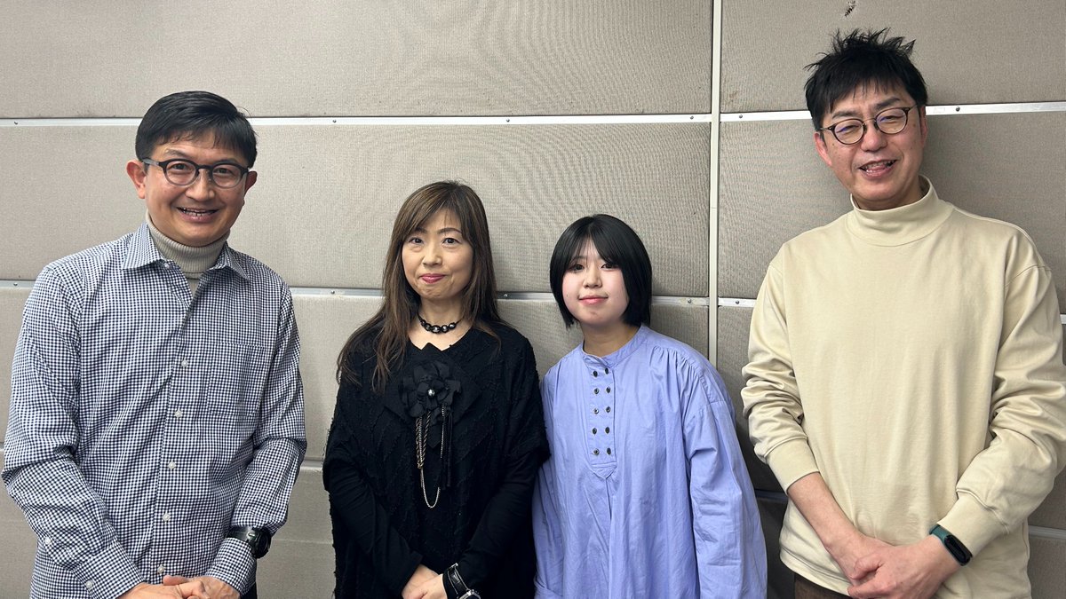 ibc_kamihiro's tweet photo. 昨日のラジオは盛岡第四高校音楽部卒業生を中心にした合唱団「Fs Chor（エフズ コア）」の皆さんが出演。来週のコンサートは『たたっつつっつつ』『ごごだだっ』と擬音がユーモラスなメインの鉄道組曲など、楽しそうです。23日（日）14時開演、トーサイクラシックホール岩手中ホールです！ https://t.co/yzBEF0jmTL