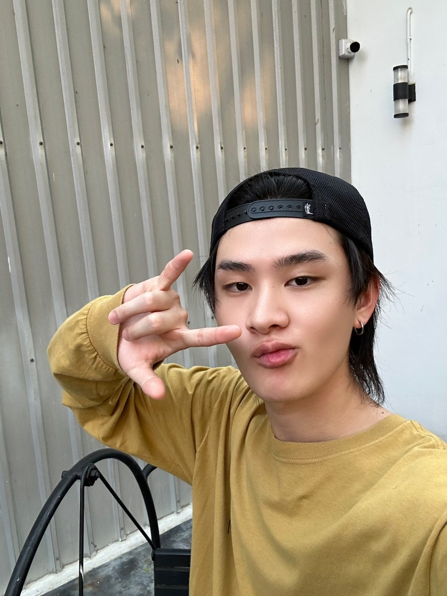 thaichayanon's tweet photo. ขอบคุณสำหรับผลตอบรับทุกอย่าง โครตจะคาดไม่ถึง พวกเราบัสตั้งใจซ้อมละจะไปเจอพวกนายทุกคนเลย รอเล่ยยยยยย เตรียมตามาดู เตรียมหูมาฟัง เตรียมคอมากรี๊ด นะจ๊ะ #BUS_LIGHTTHEWORLD #THAIchayanon https://t.co/2AKZJKcKpc