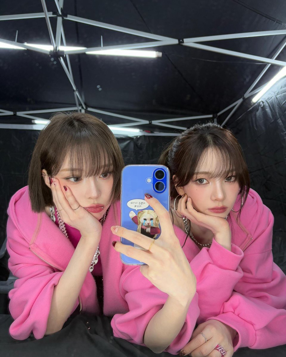 _bluustar's tweet photo. blue, blue, blue... with bluu 💙 https://t.co/wucobmhrMy